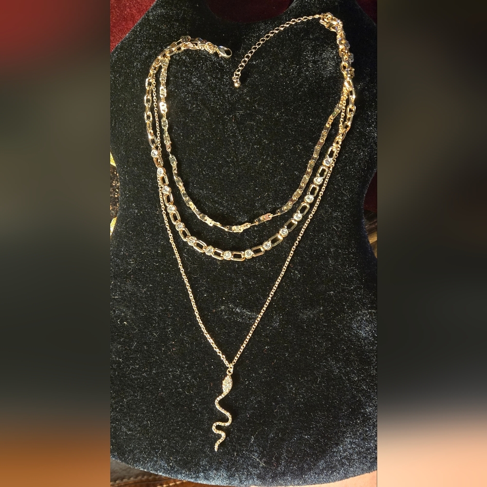 Snake Pendant Layerd Necklace Goldtone